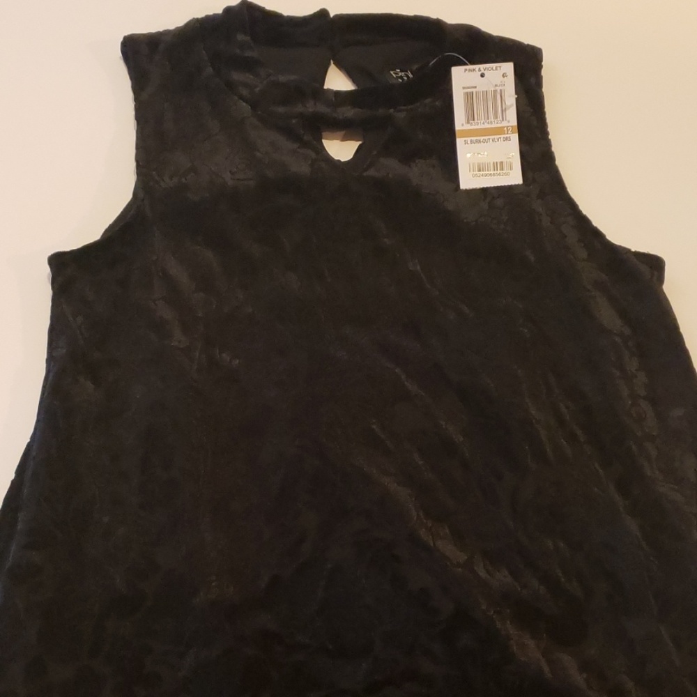 Girls black velvet feel dress.